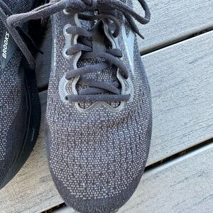 Brooks Ghost Max 1104064E020 Men's Black and Gray Sneakers Size 10 Extra Wide 4E